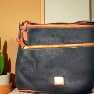 Dooney & Bourke Blk Leather Tan Trim Classic Crossbody